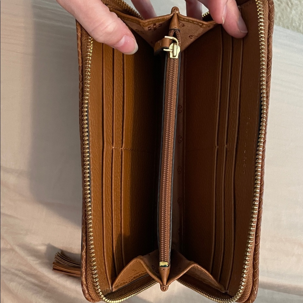 Tory Burch zip around wallet - Picture 3 of 3